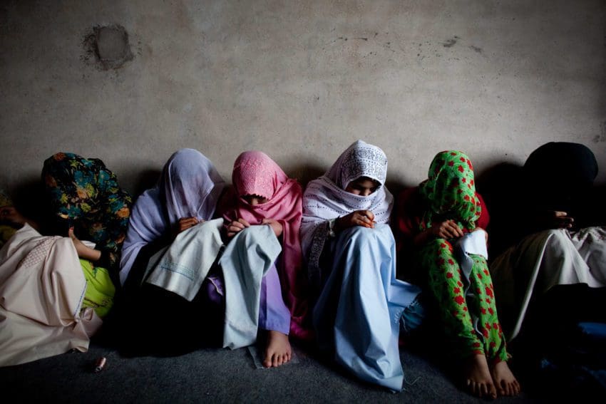 Mulheres privadas de direitos pelos talibãs