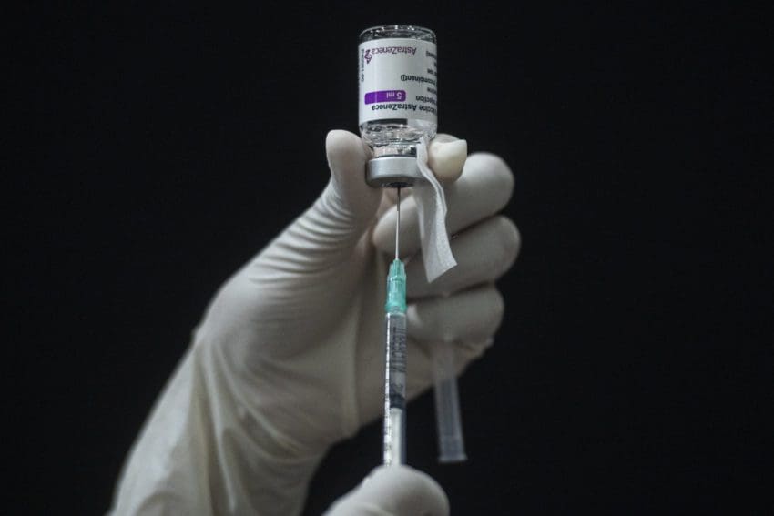 Quarta dose da vacina é menos eficaz contra a Ómicron