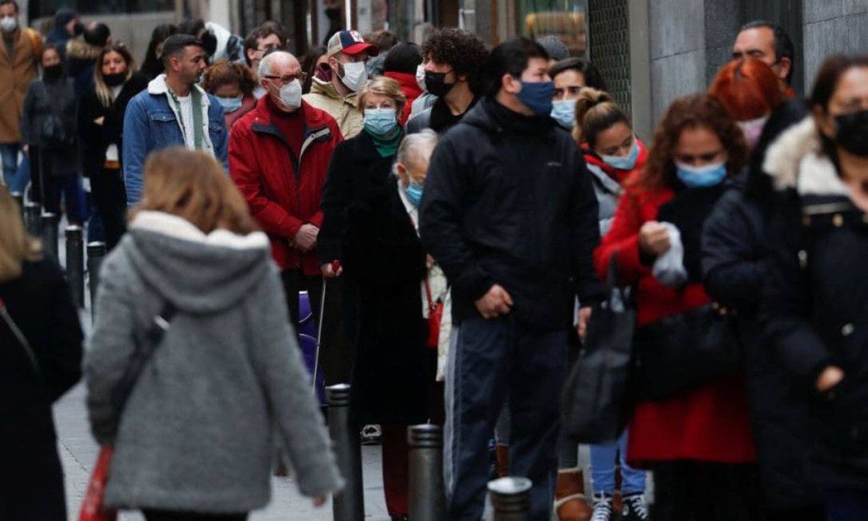 Espanha acaba com máscaras na rua
