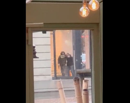 Homem armado faz reféns em loja em Amesterdão