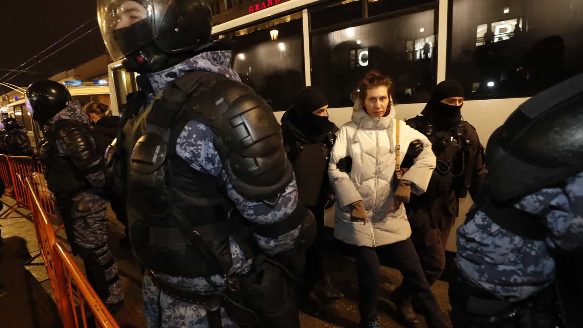 Mais de 1800 manifestantes detidos na Rússia