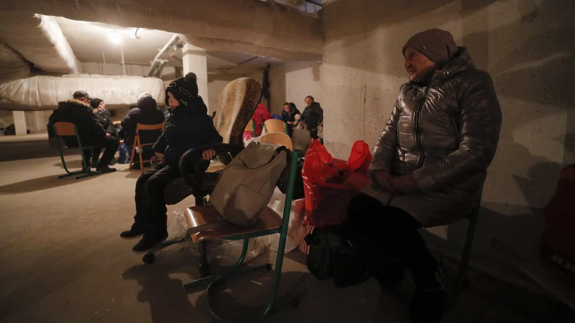 Noite em branco nos abrigos de Kiev