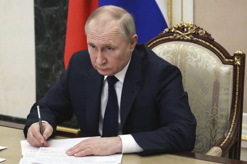 Putin chama "traidores" aos críticos