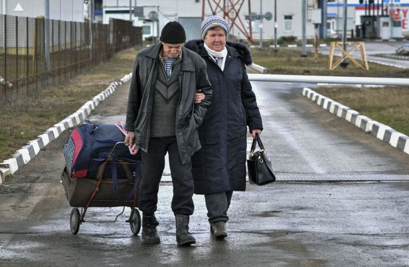 Ucrânia tenta retirar civis de Mariupol em colaboração com a Cruz Vermelha