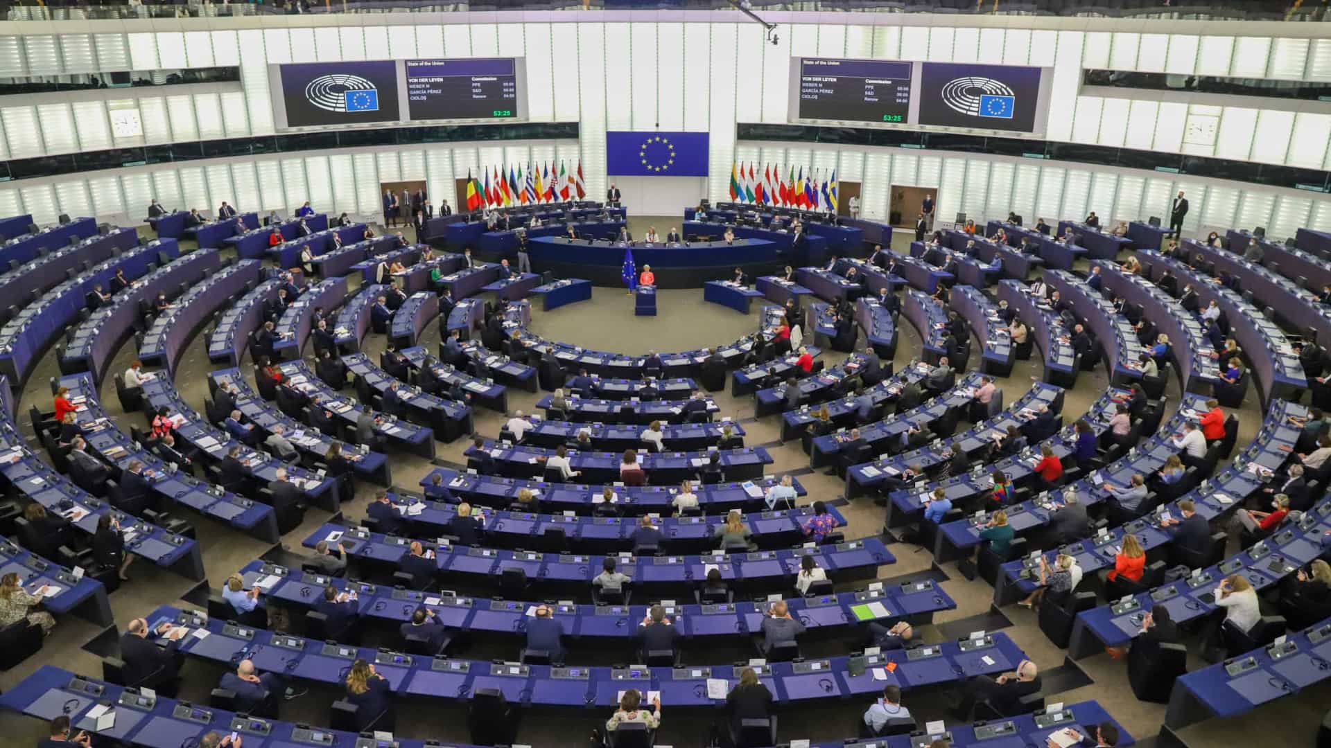 Parlamento Europeu apela a "embargo total" de bens energéticos da Rússia