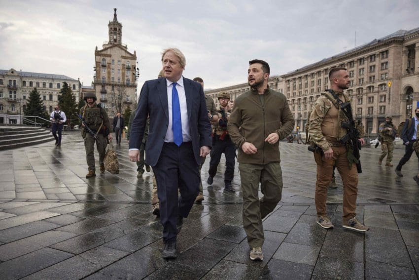 Boris Johnson discursa no Parlamento de Kiev