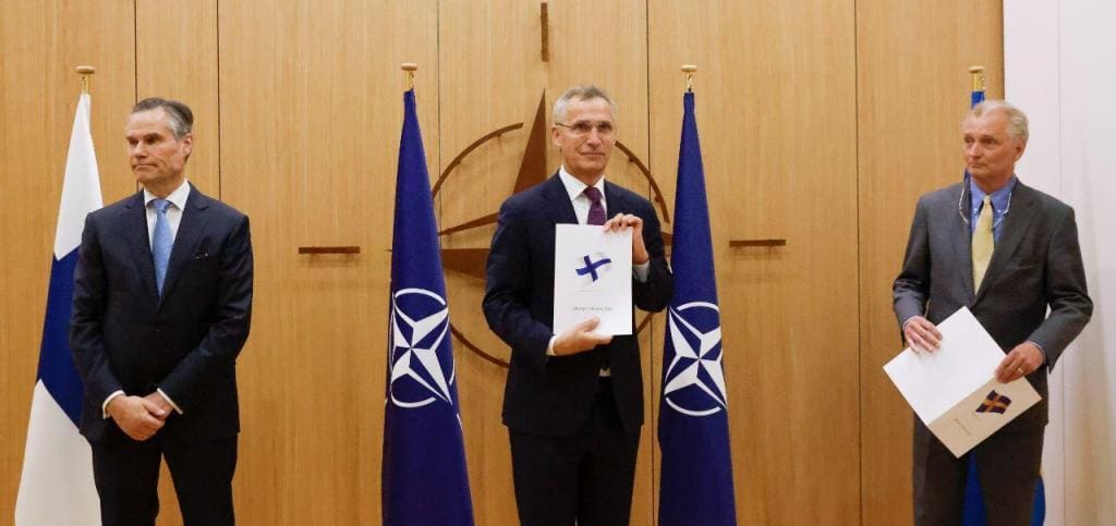 Finlândia e Suécia formalizam pedido de adesão à NATO