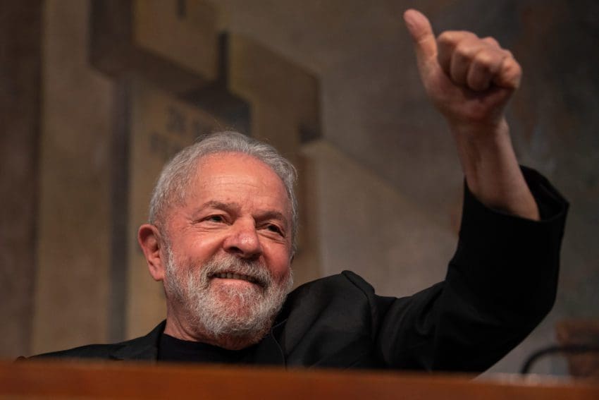 Lula mais perto de vencer à primeira volta nas presidenciais
