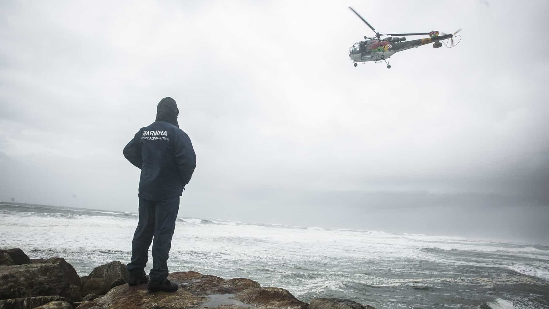 Três pessoas deram à costa após naufrágio de veleiro em Santa Cruz