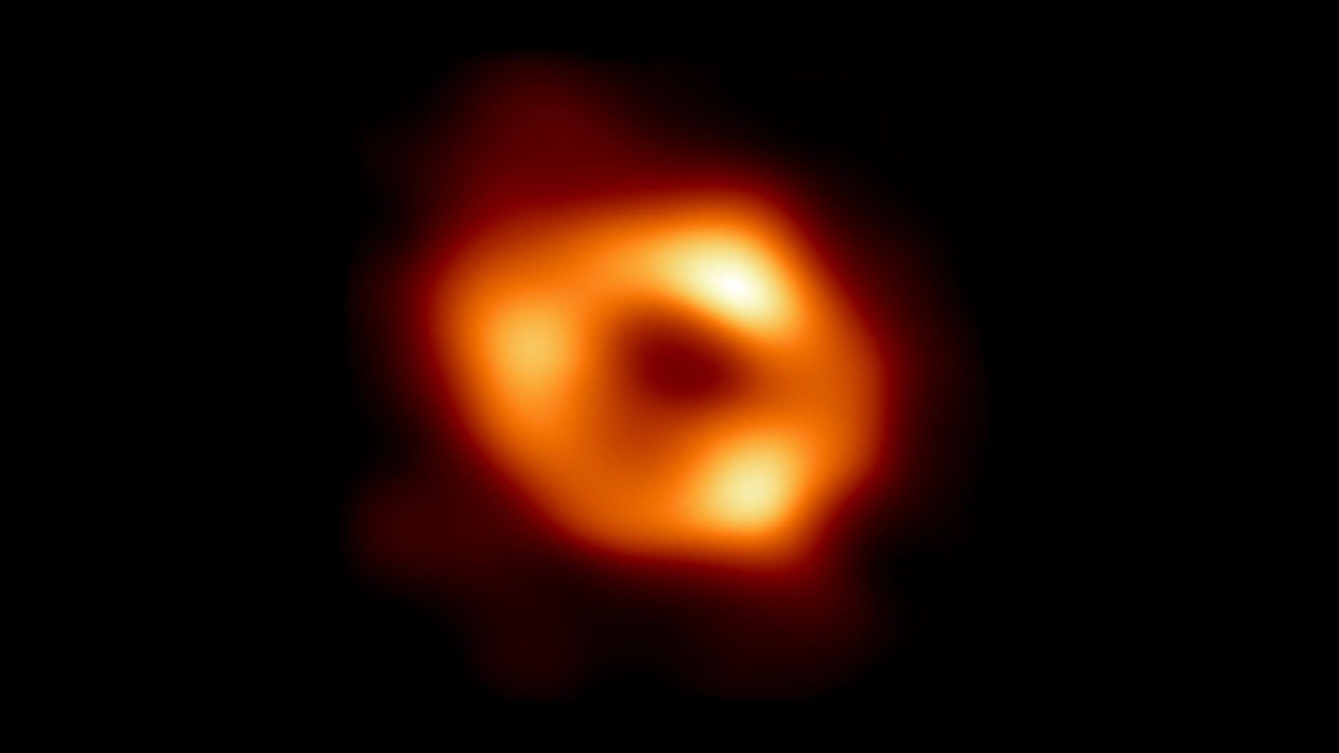 Reveladas imagens de buraco negro no centro da Via Láctea