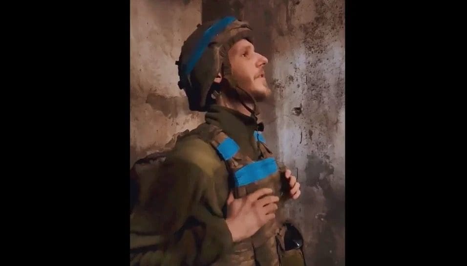 Soldado em Azovstal canta "Stefania" durante bombardeamentos