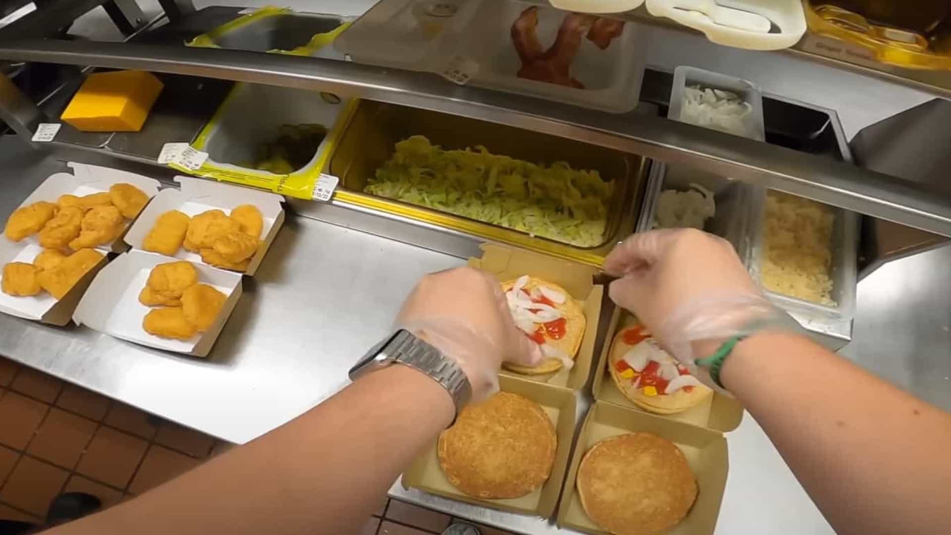 Como é trabalhar num restaurante de fast food?