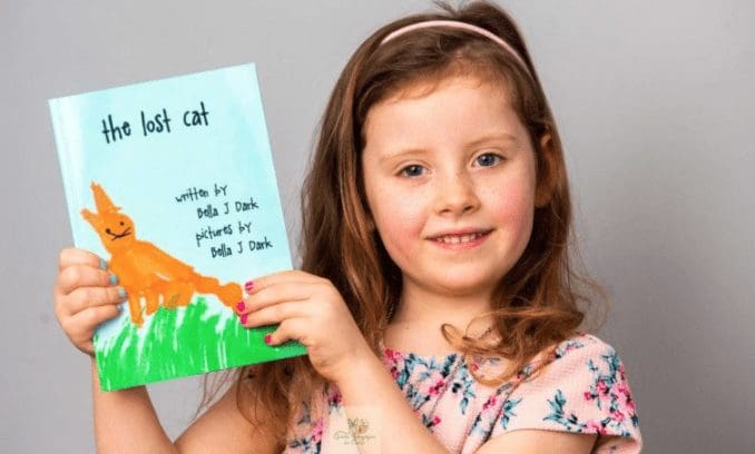Menina bate recorde ao lançar livro com apenas cinco anos