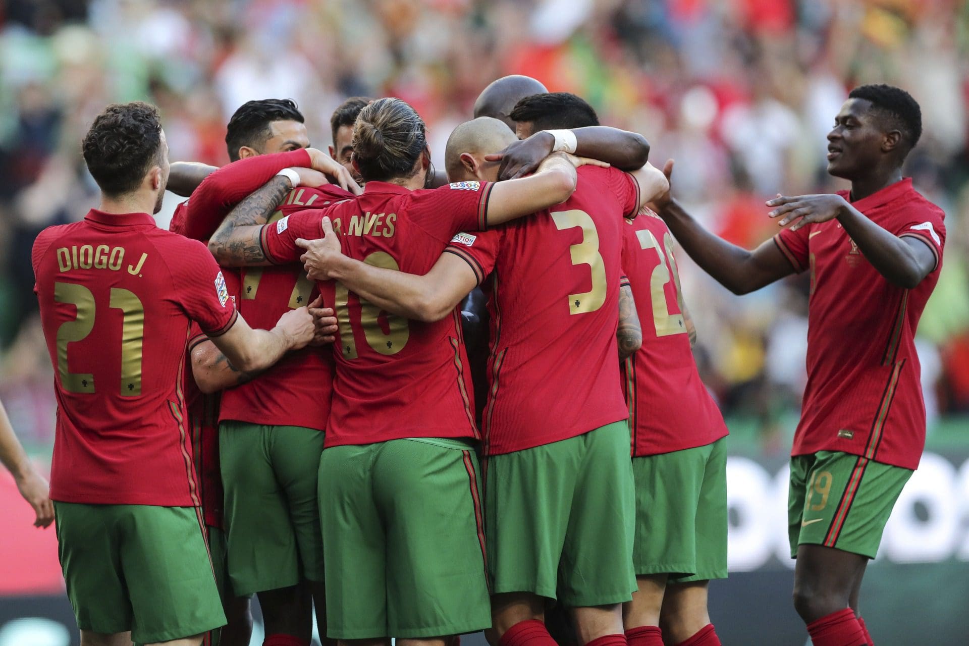 Portugal goleia Suíça por 4-0