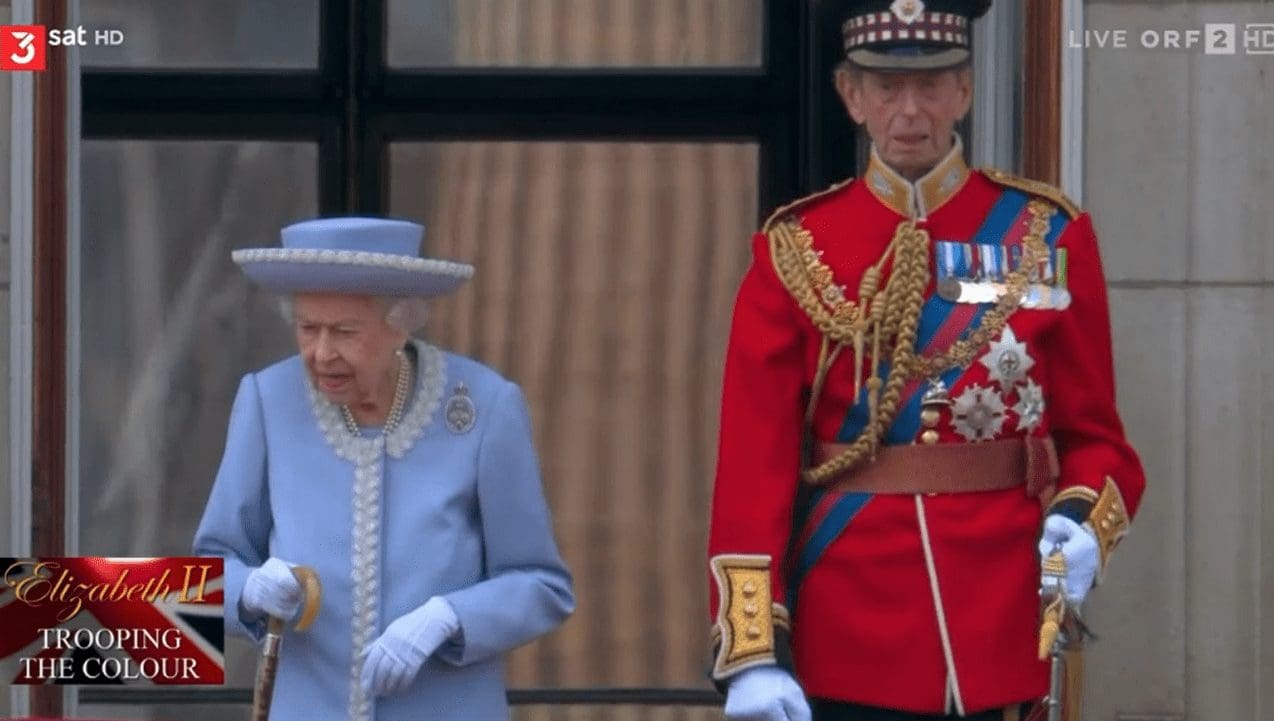 Rainha Isabel II na varanda de Buckingham