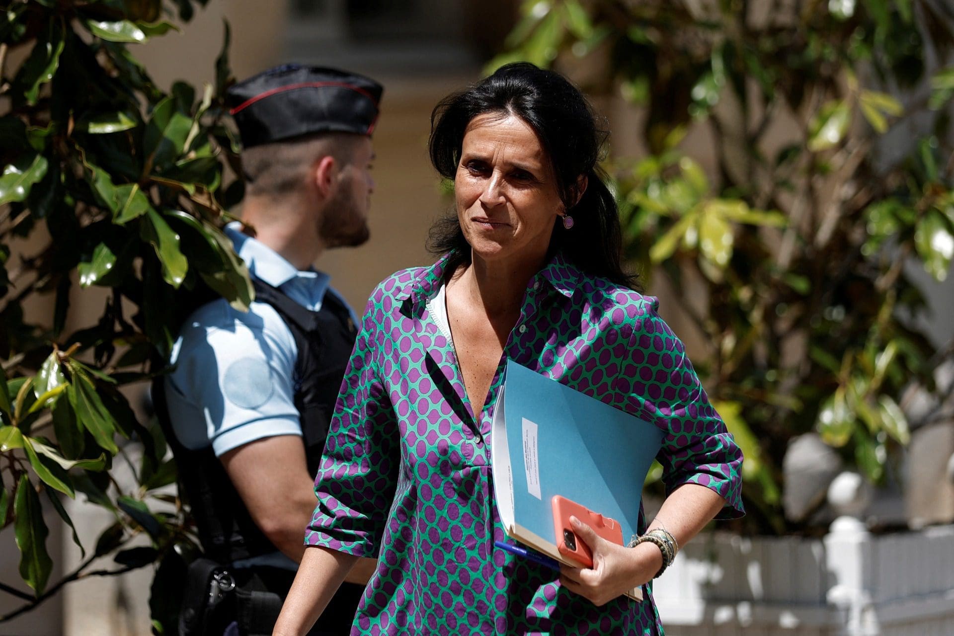Secretária de Estado francesa sob investigação por alegados crimes sexuais