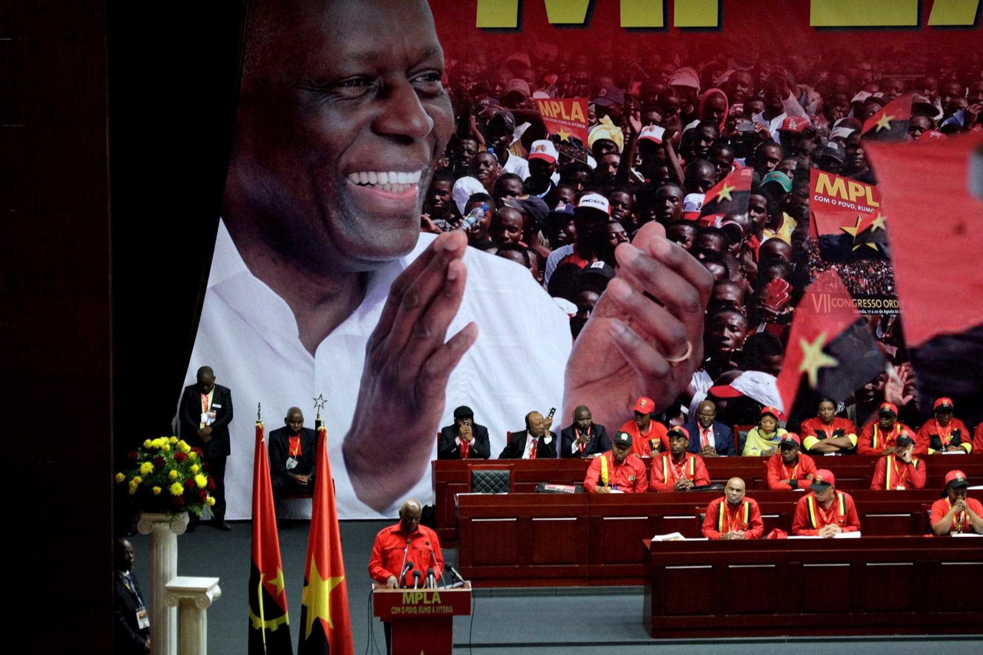 Filhos de José Eduardo dos Santos aceitam funeral em Angola mediante condições