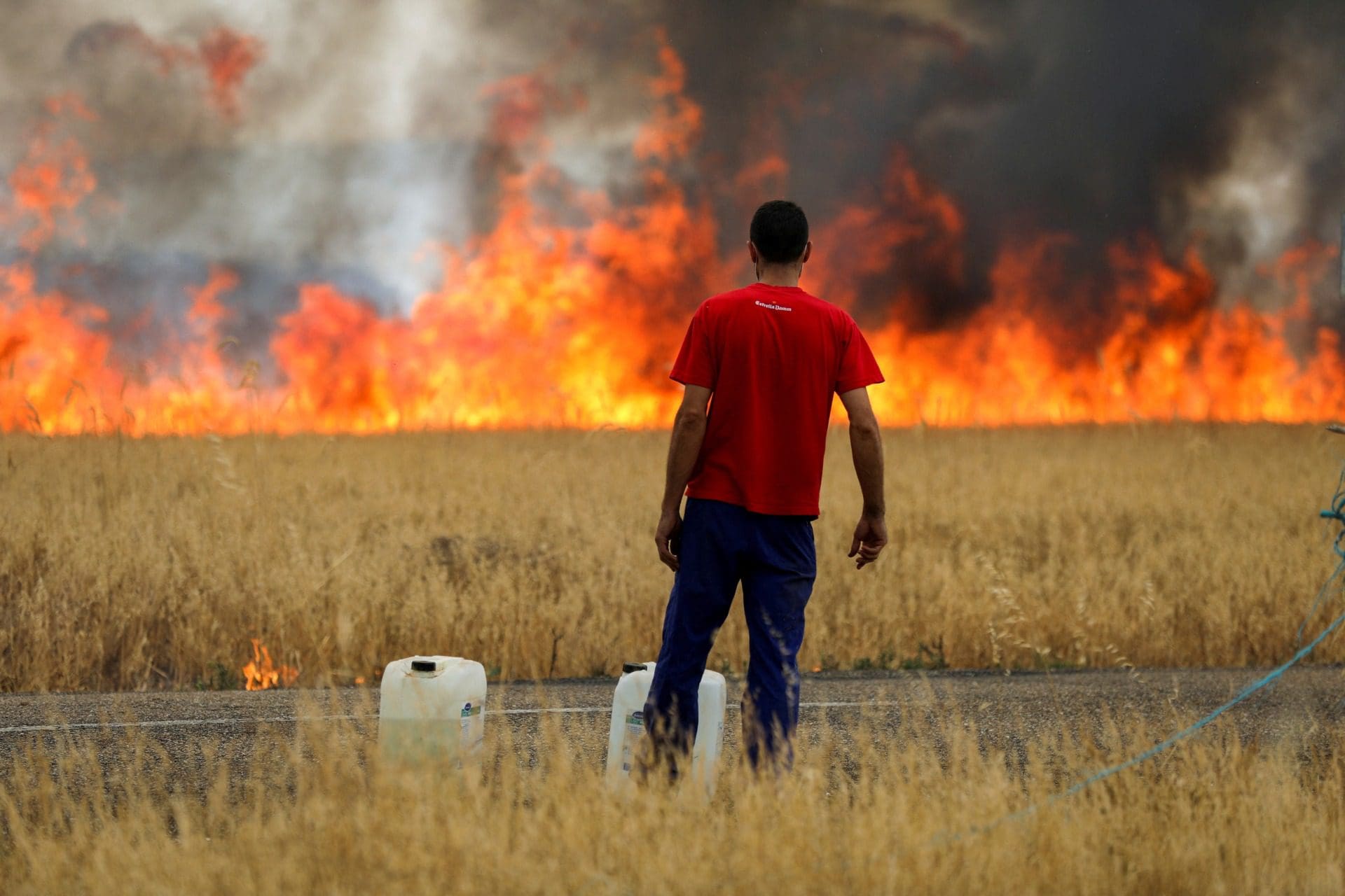 Homem escapa da morte durante incêndio em Espanha