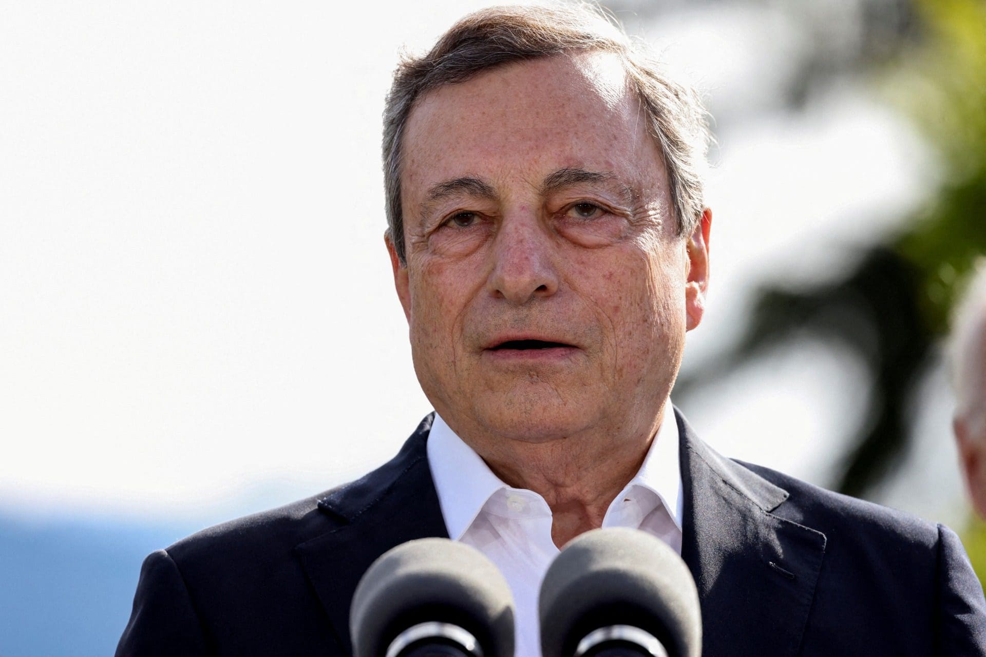 Mario Draghi demite-se