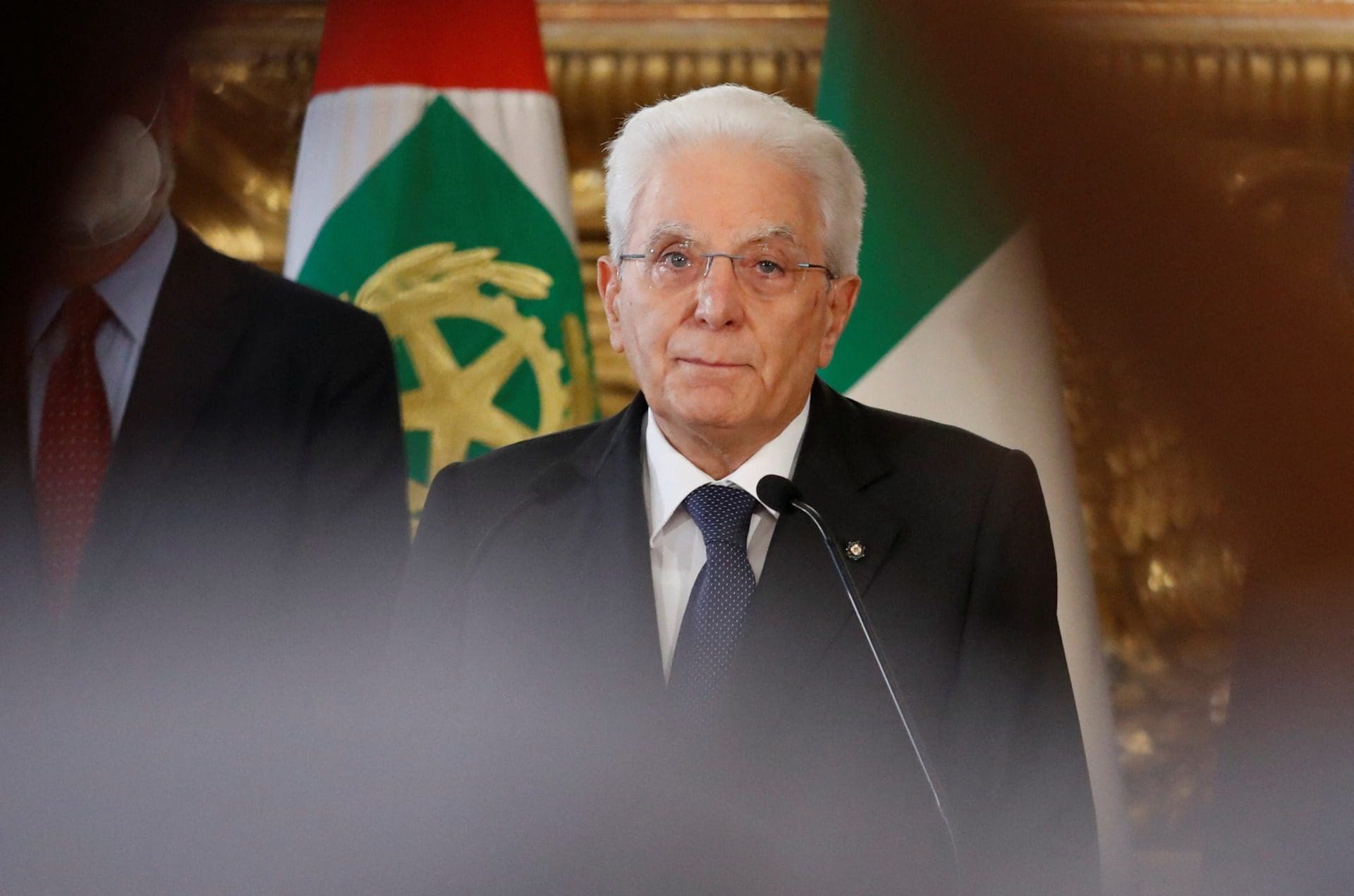 Presidente italiano dissolve Parlamento