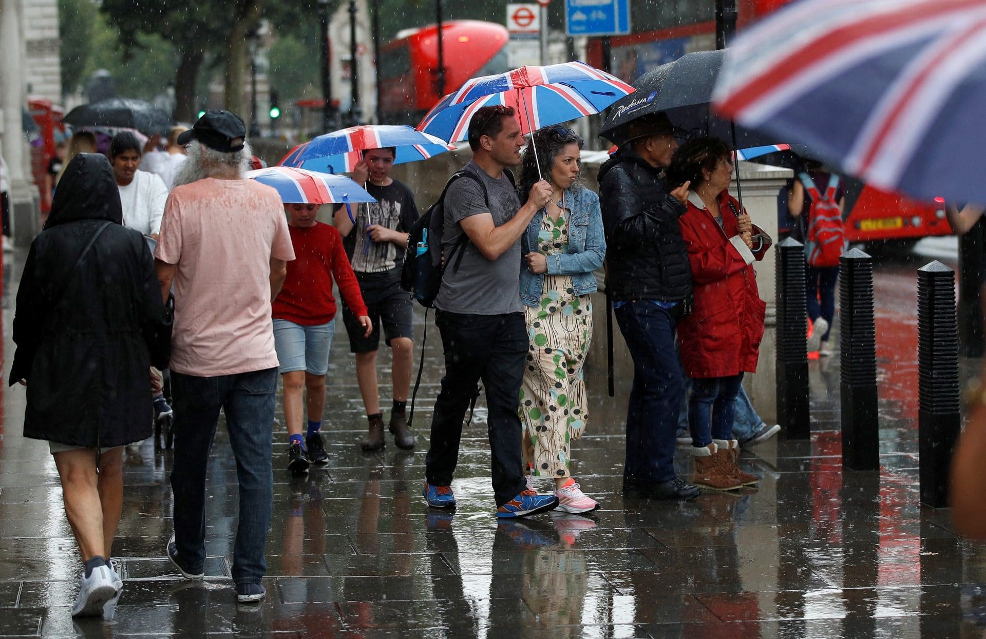 Sul do Reino Unido em alerta para chuvas fortes