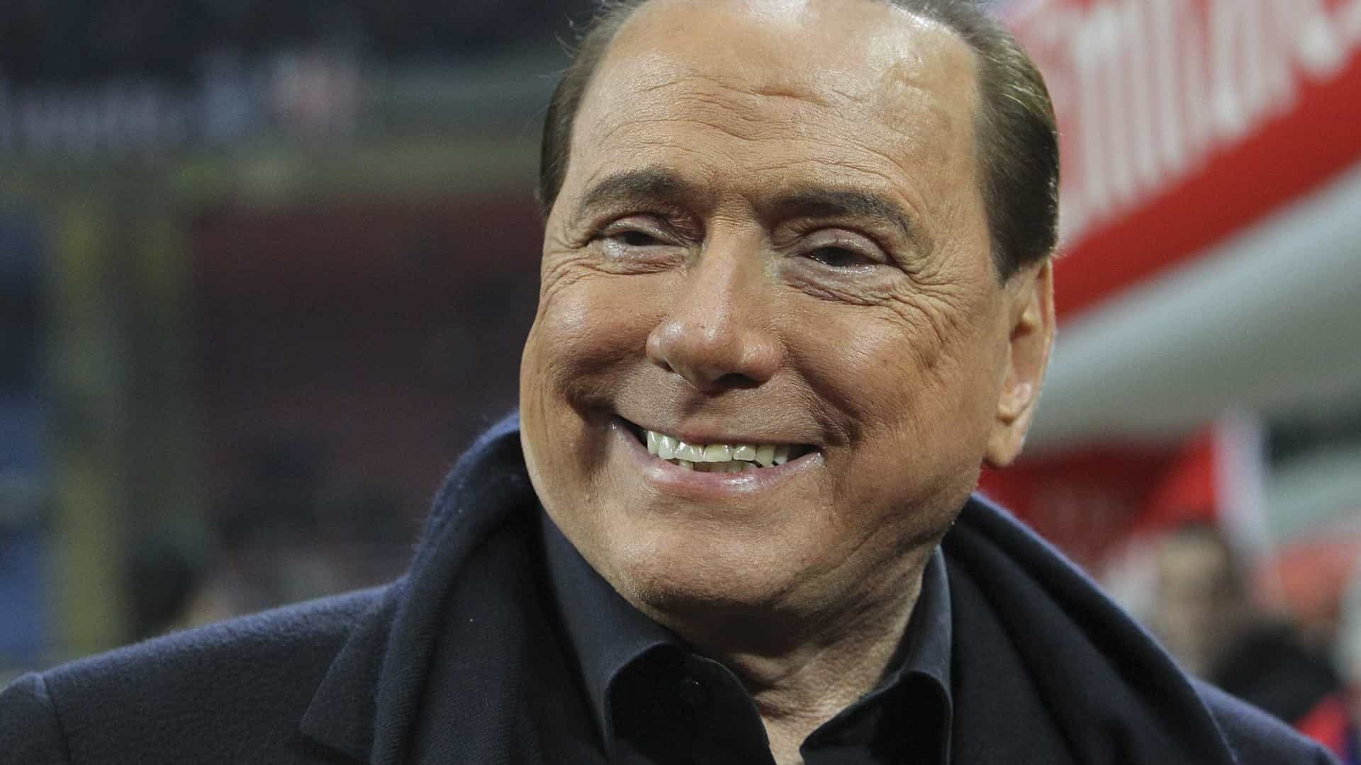 Silvio Berlusconi regressa ao Senado italiano