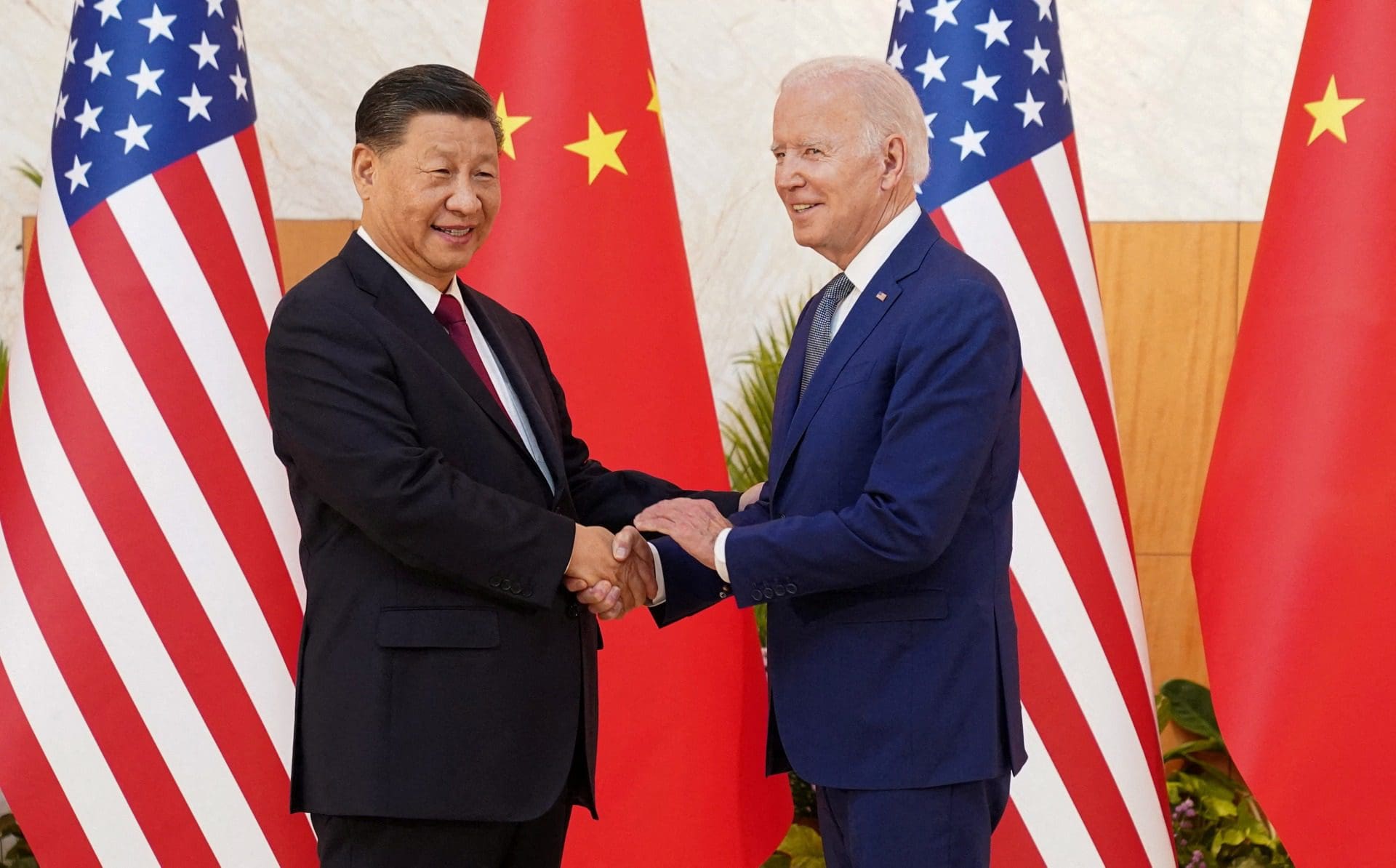 Joe Biden e Xi Jinping reúnem-se em Bali