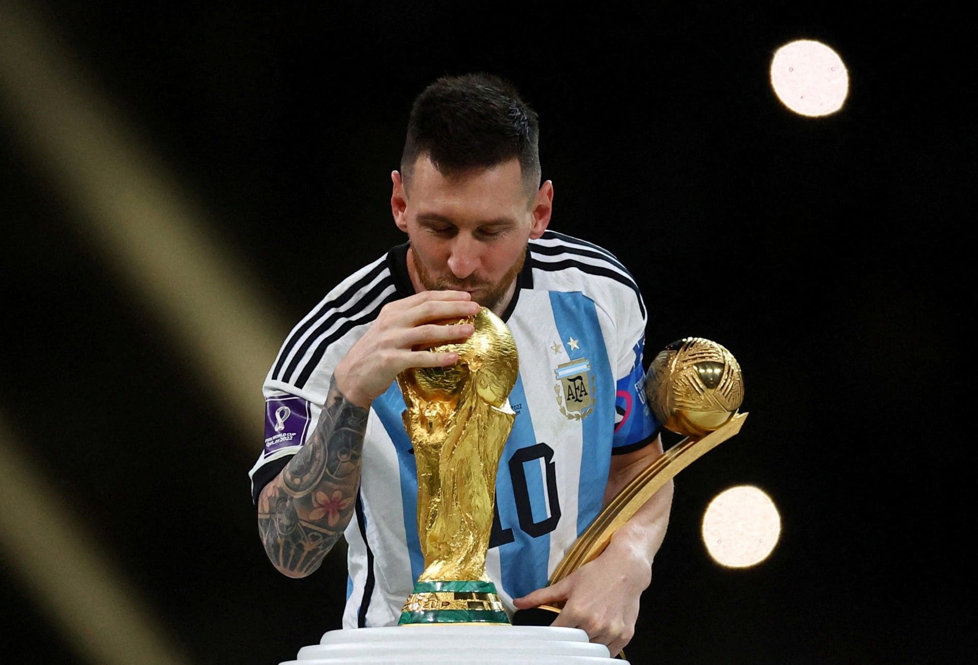 Messi: Título mundial da Argentina "também é de Maradona" 