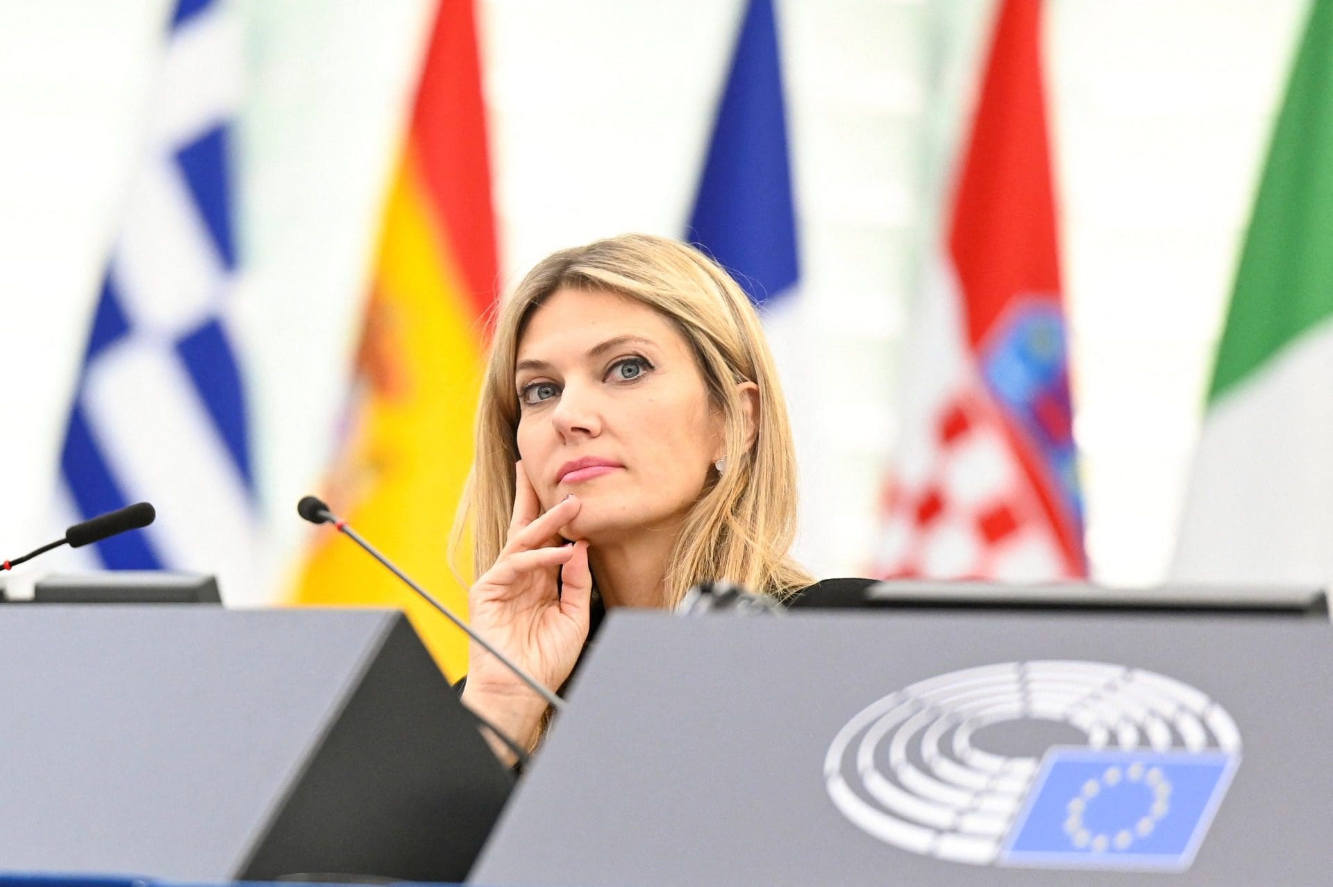 Vice-presidente do Parlamento Europeu e familiares com bens confiscados na Grécia