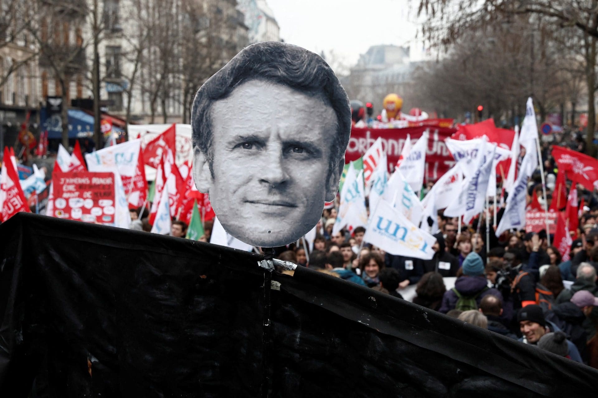 França: Milhares na rua contra alteração da idade da reforma