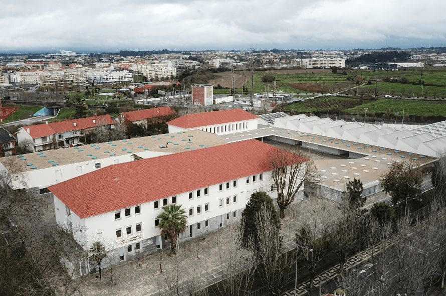 Greve insuficiente para fechar Escola Mário Sacramento