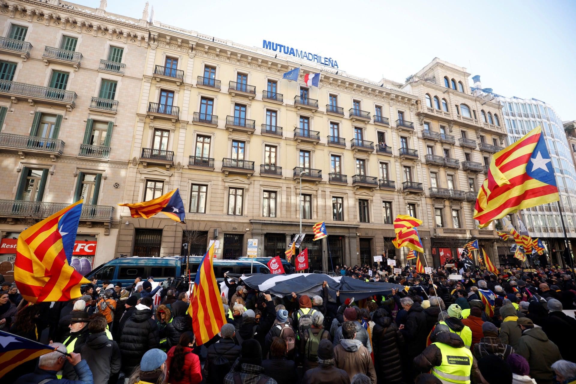 Manifestação independentista na Catalunha mobilizou pelo menos 6500 pessoas