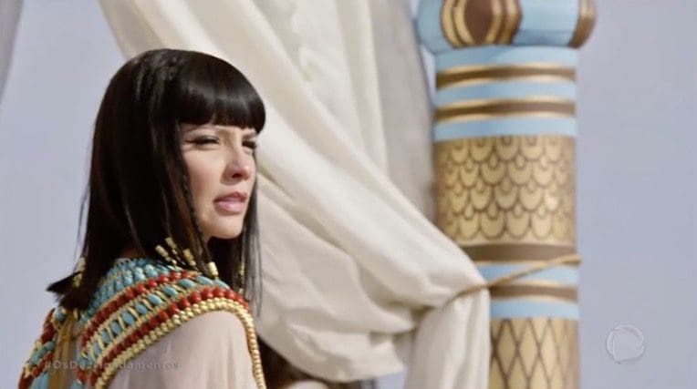 Nefertari despede-se do palácio