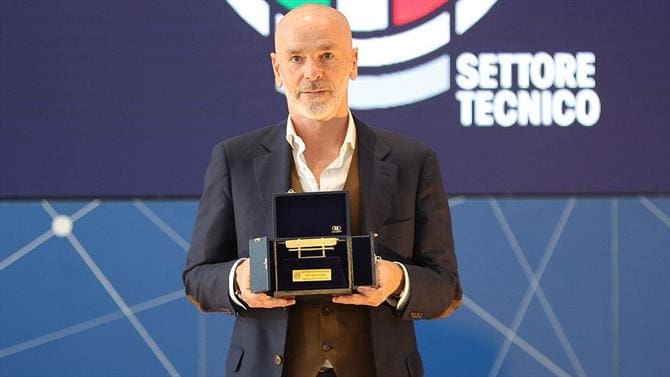 Pioli eleito o melhor treinador da Serie A em 2021/22