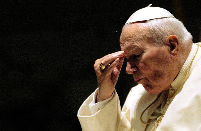 João Paulo II acusado de encobrir abusos sexuais