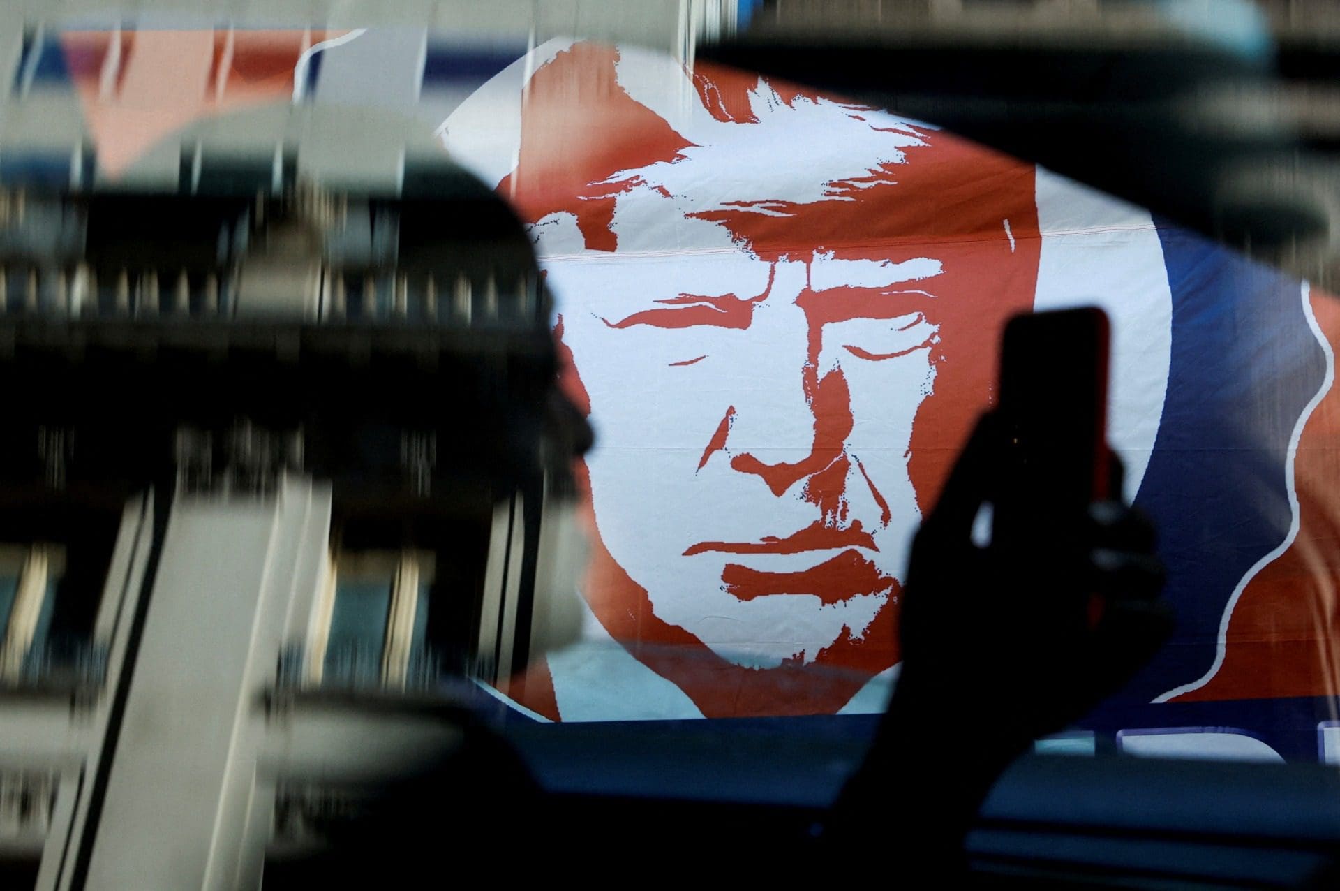 Autarca de Nova Iorque alerta para possíveis "agitadores" na audiência de Trump