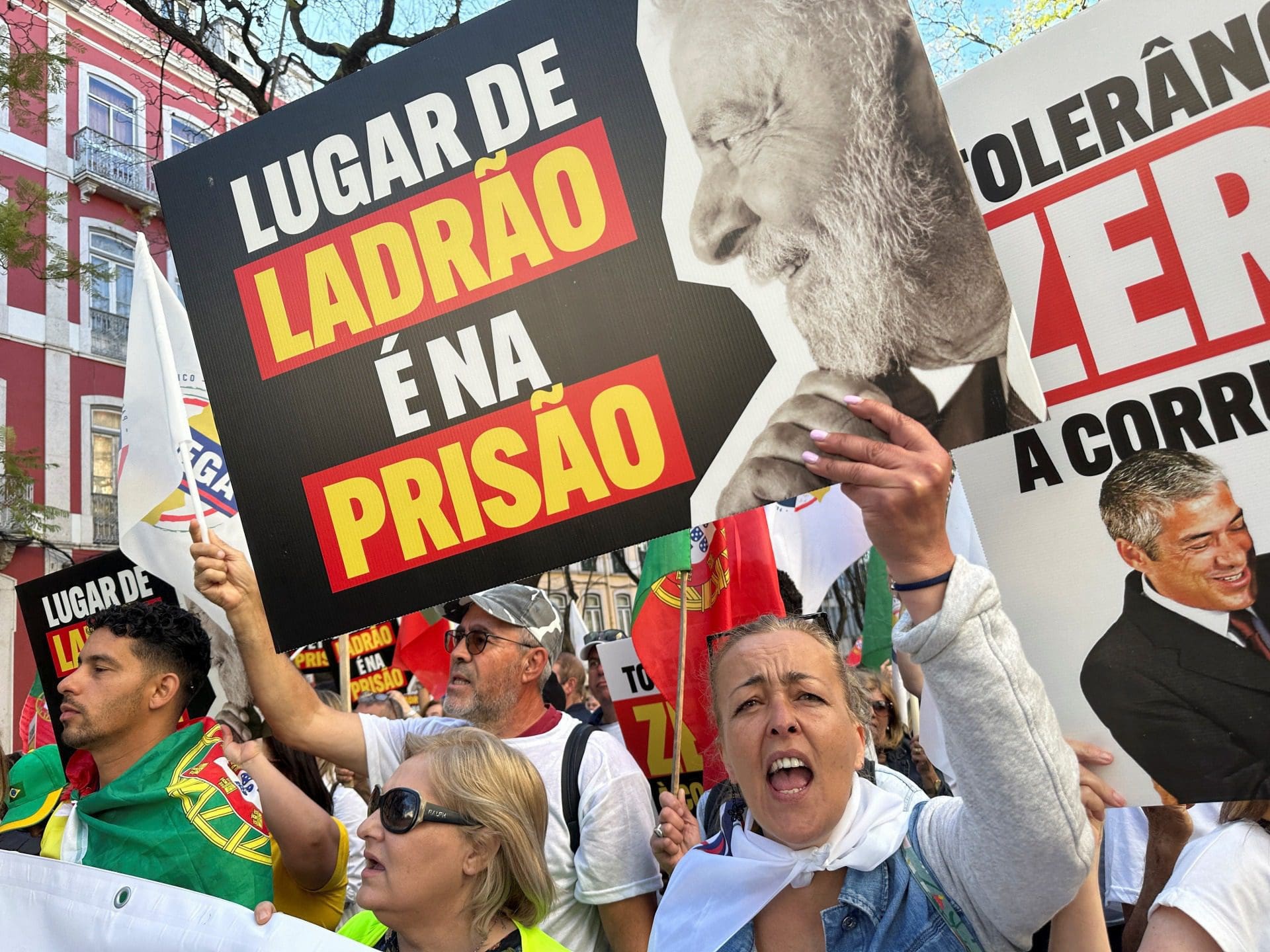 Manifestação do Chega junto ao parlamento português exige “Lula na prisão”