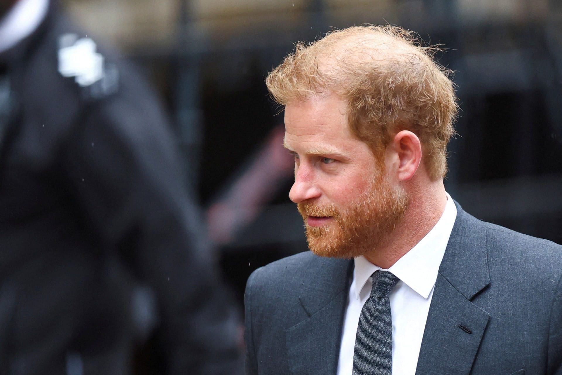 Príncipe Harry não comparece em tribunal após acusação contra grupos de media britânicos