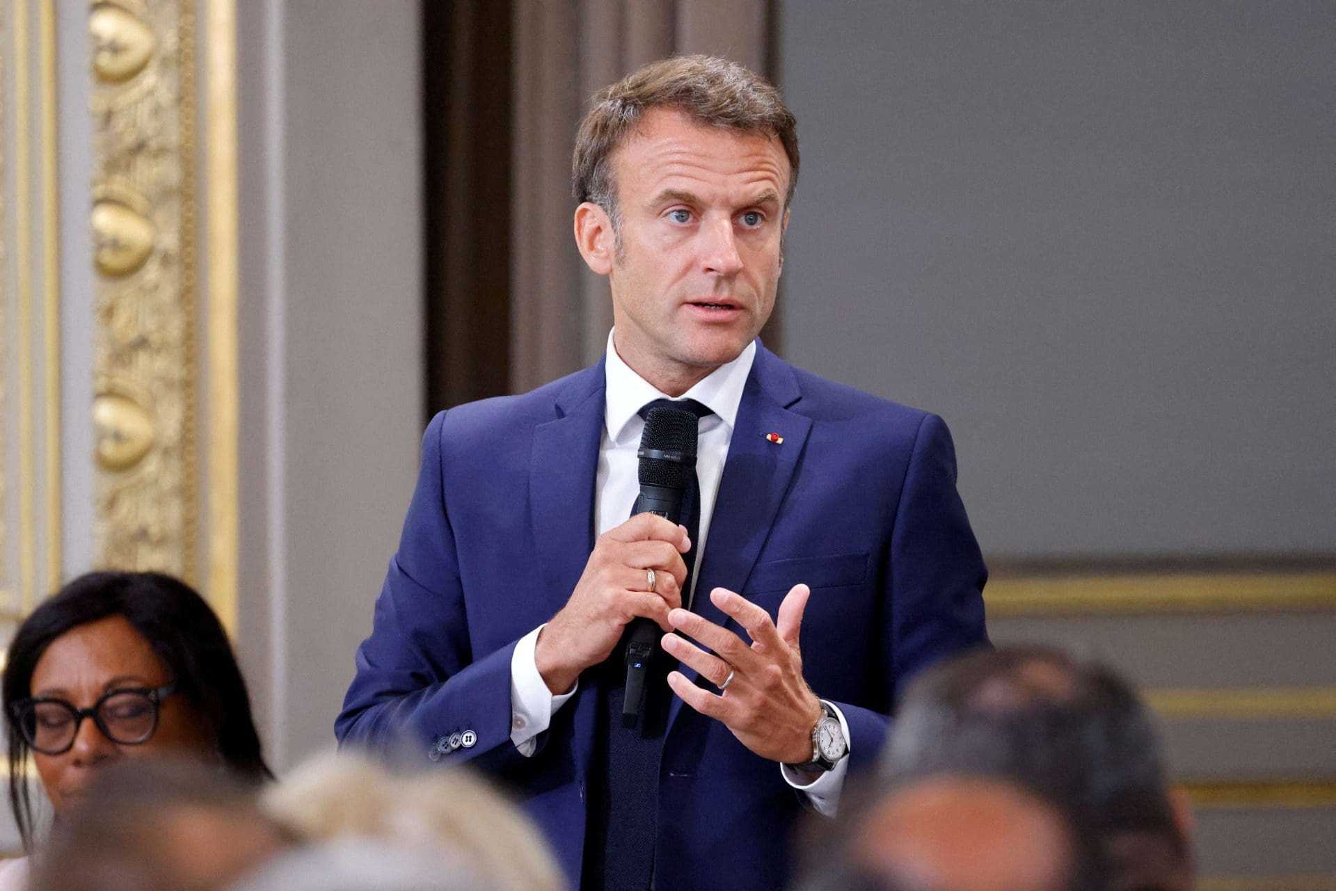 Macron anuncia lei de emergência para recuperar estruturas destruídas