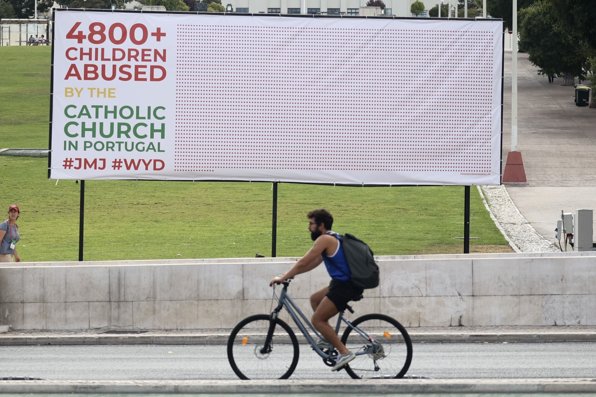 Oeiras retirou cartaz contra abusos sexuais na Igreja