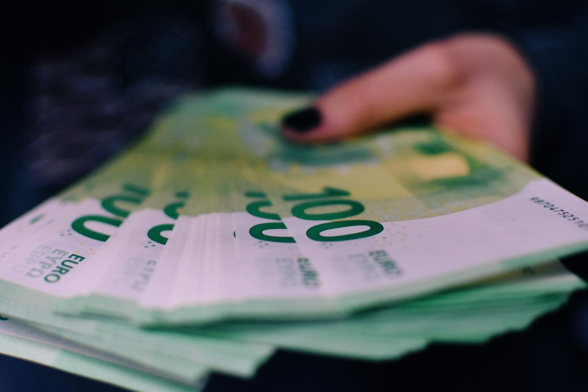 GNR deteve duas pessoas com mais de 33 mil euros em notas falsas
