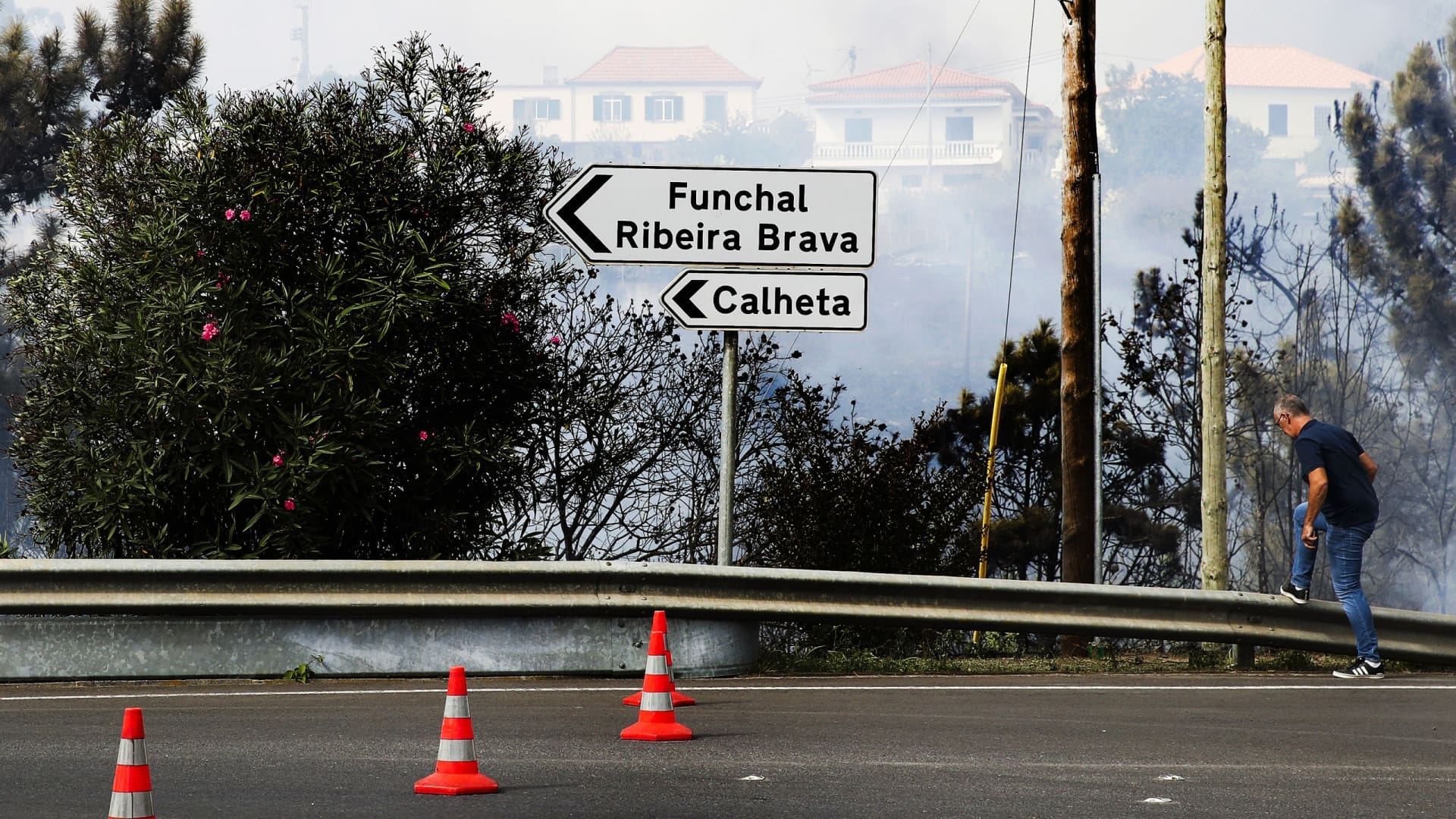 Cinquenta e sete pessoas receberam assistência médica devido aos fogos na Madeira