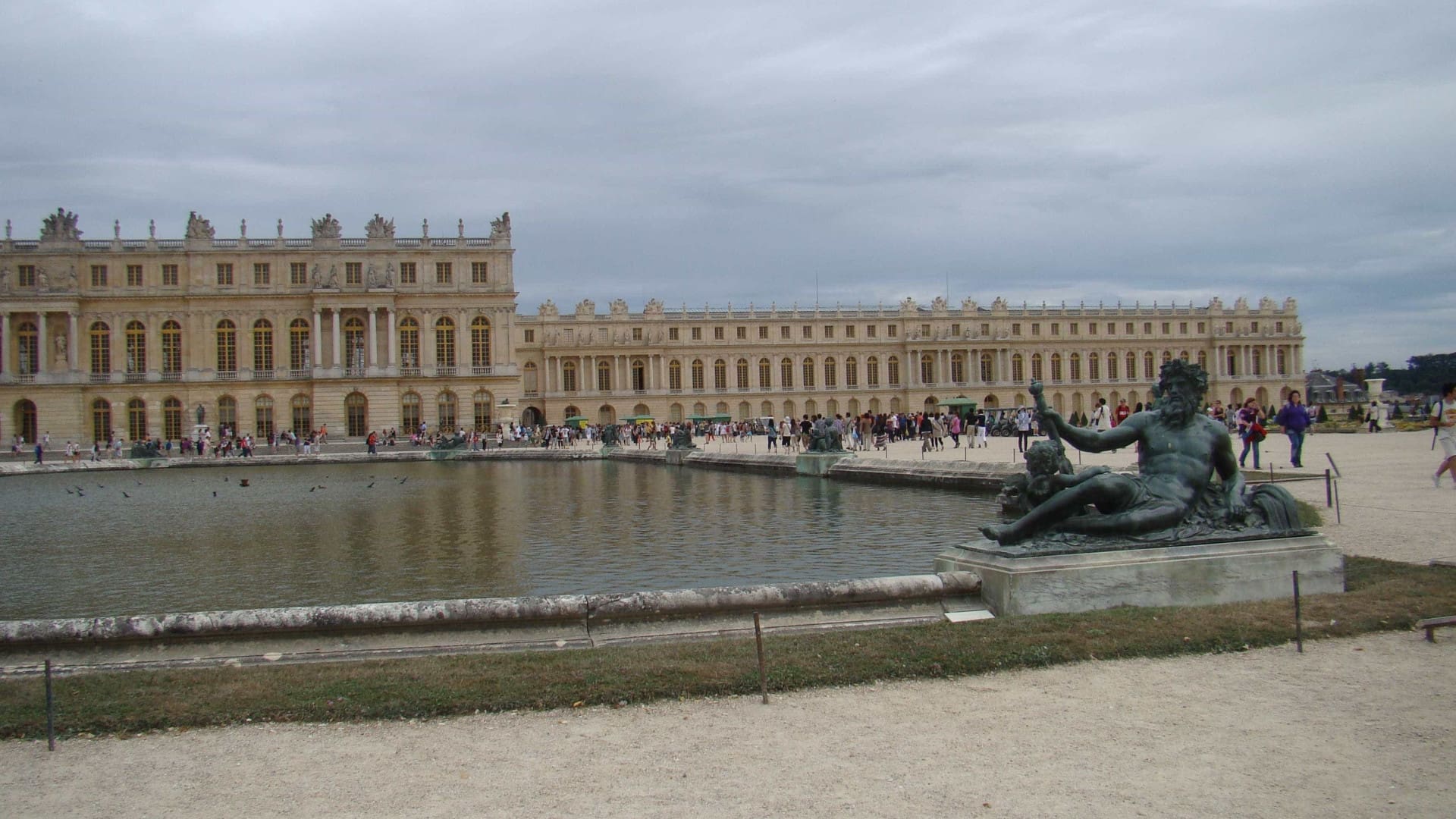 Palácio de Versalhes evacuado