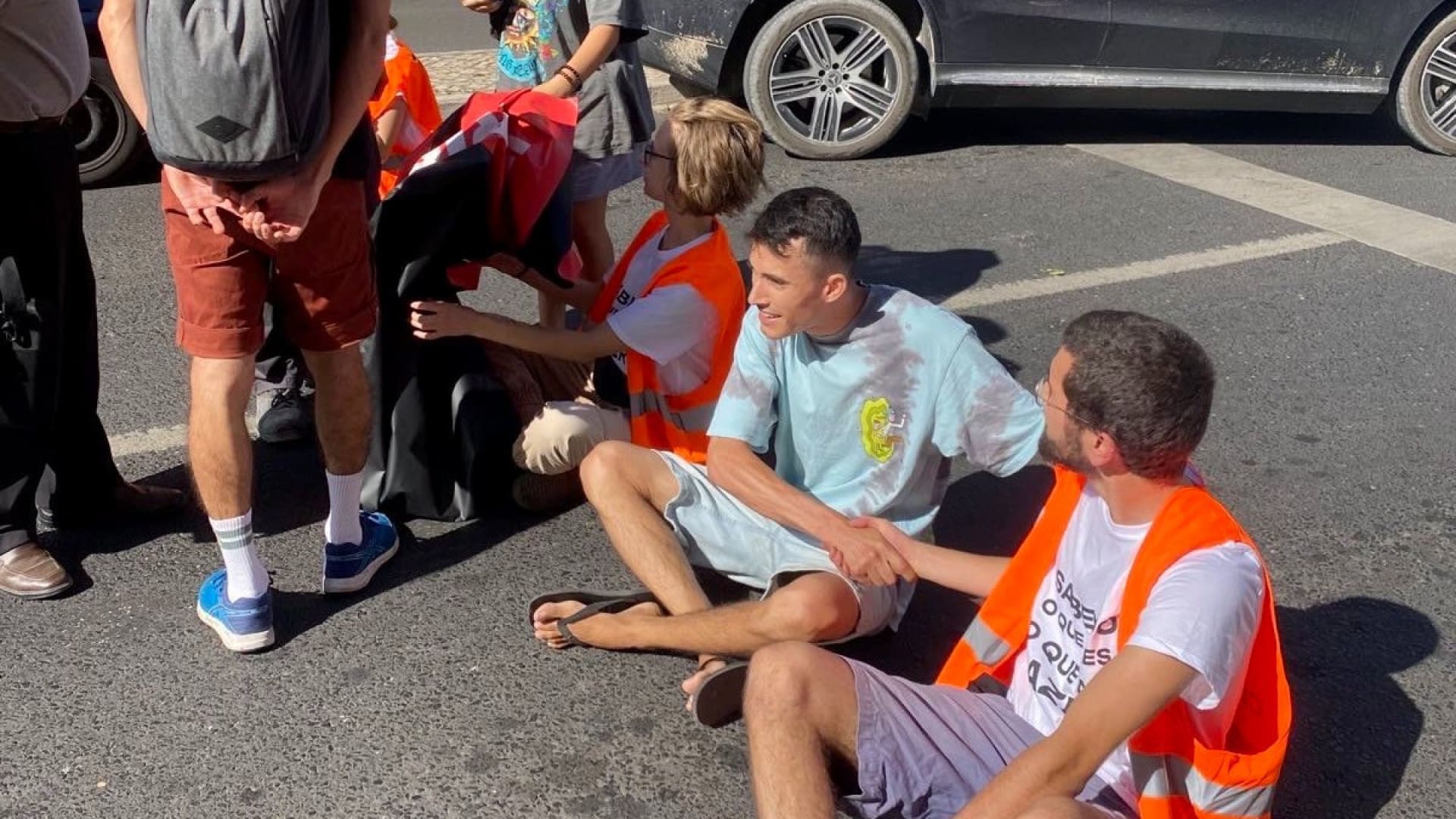Três detidos devido a corte de estrada em Lisboa por jovens do Climáximo