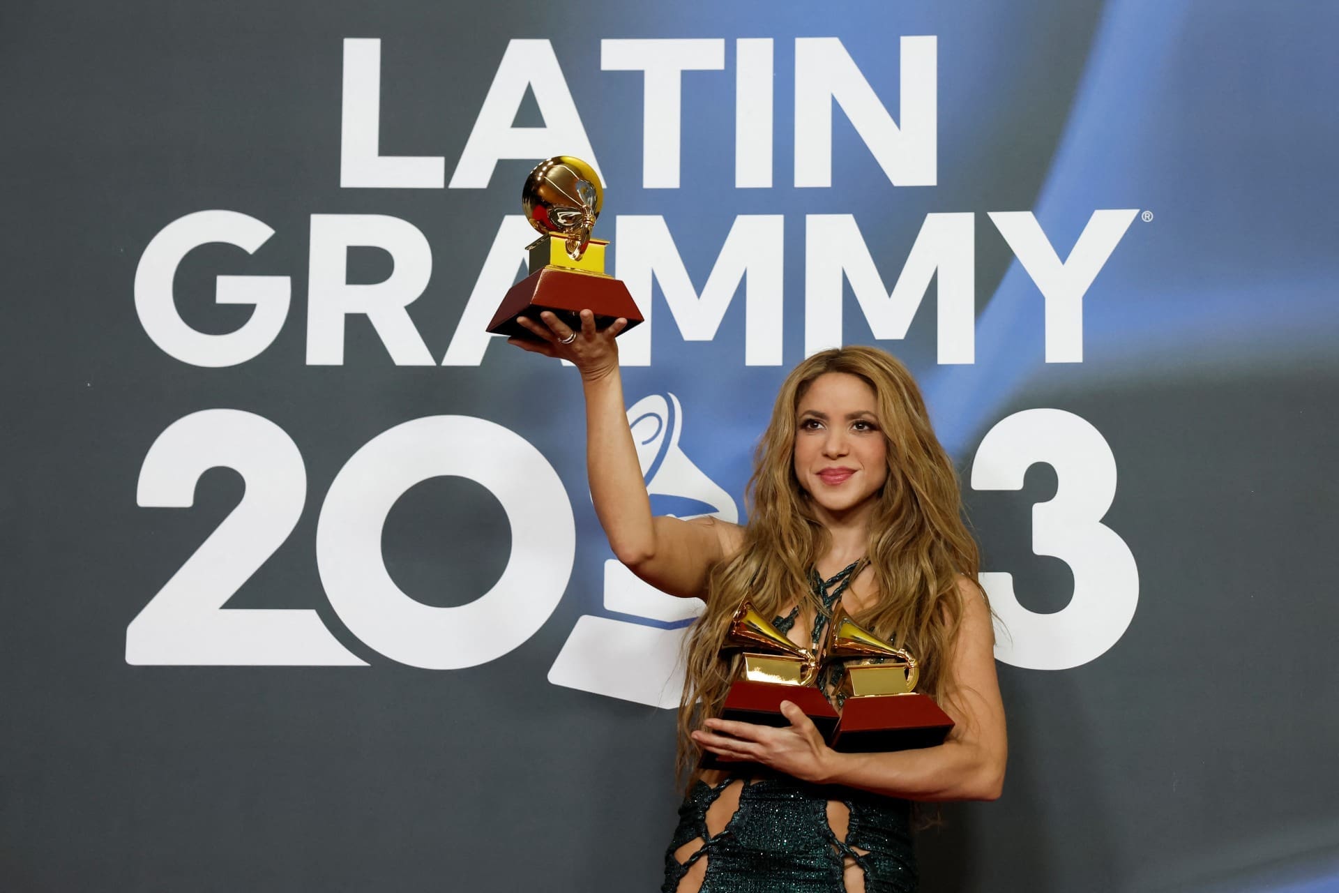 Shakira vence grammy com música 'dedicada' a Piqué