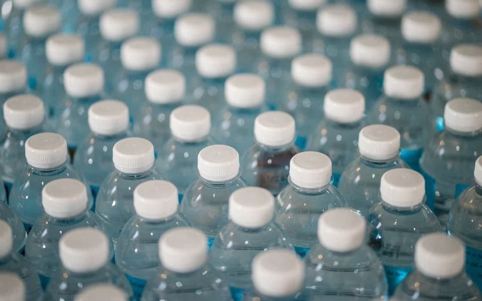 Agua Das Garrafas De Plastico Tem Ate 100 Vezes Mais Particulas Do Que Estimado