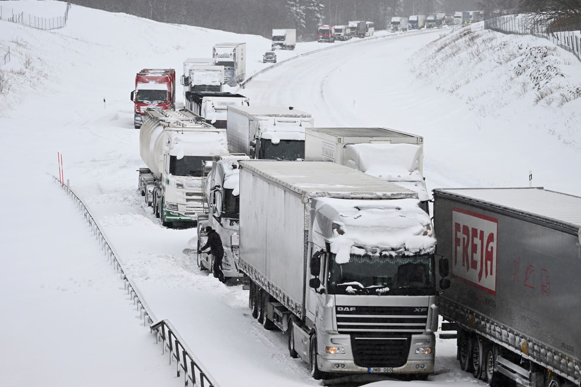 Frio extremo deixa milhares sem eletricidade na Europa central e do norte -  RECORD EUROPA