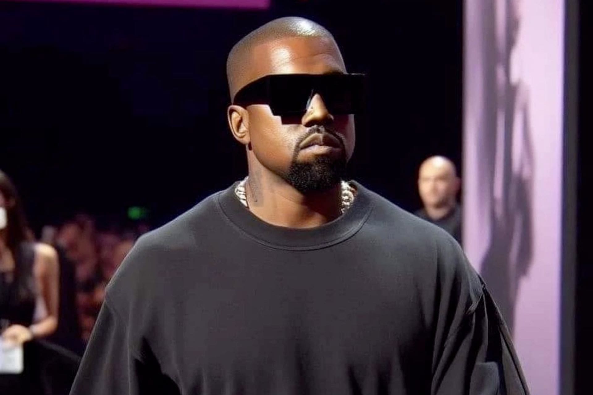 Kanye West remove dentes e substitui por prótese de titânio