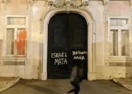 Ativistas Pro Palestina Partem Vidros E Pintam Frase No Edificio Do Mne