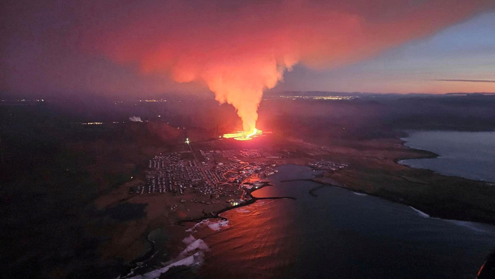 Erupcao Vulcanica Em Curso Na Islandia